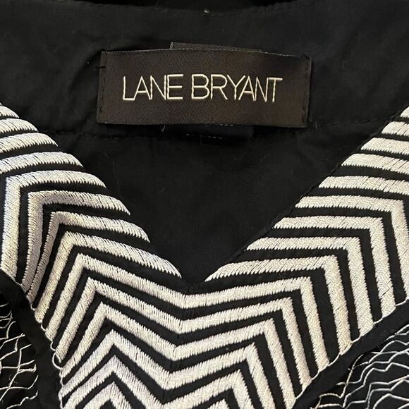 Lane Bryant Plus Black V-Neck Tie Back Top with Embroidery 18 - Picture 5 of 7